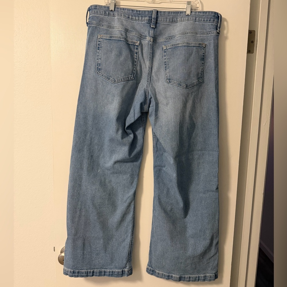 Gap Women’s Low Rise Stride Distressed Wide Leg Jeans, Size 34 - Picture 8 of 9